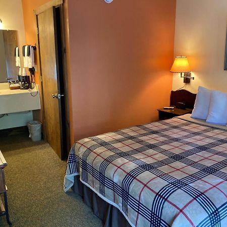Country Mountain Inn Юрека Спрингс Екстериор снимка