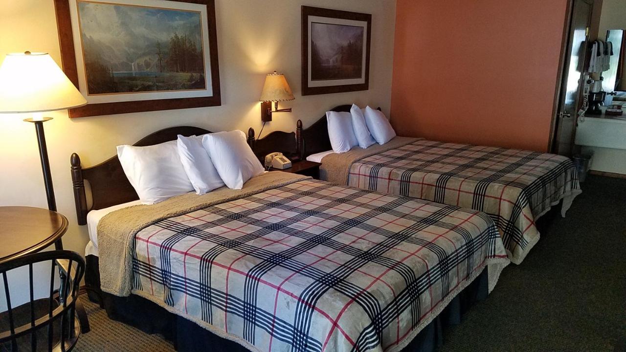 Country Mountain Inn Юрека Спрингс Екстериор снимка