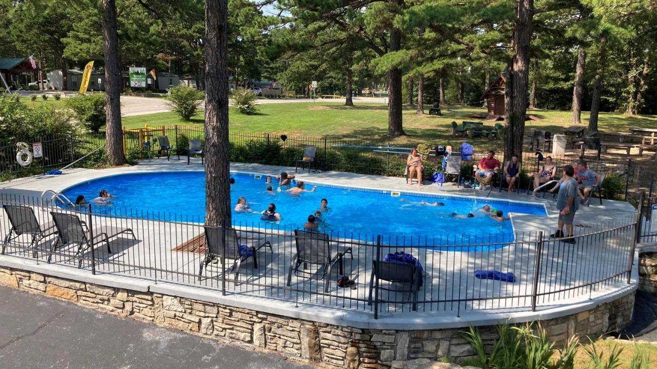 Country Mountain Inn Юрека Спрингс Екстериор снимка