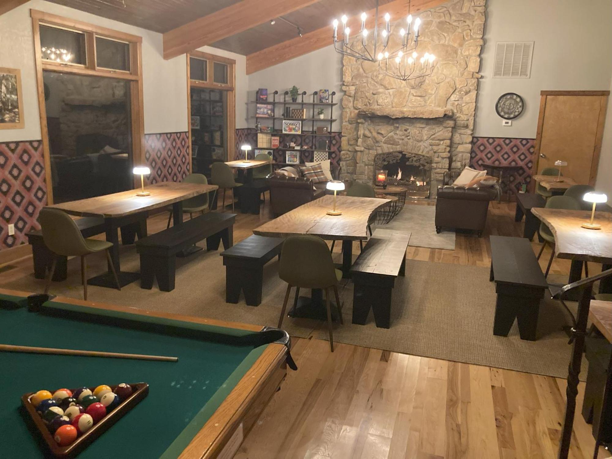 Country Mountain Inn Юрека Спрингс Екстериор снимка