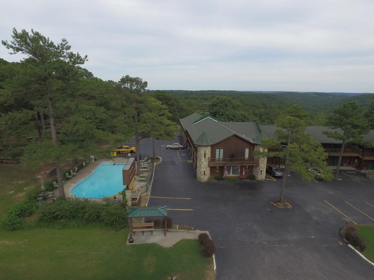 Country Mountain Inn Юрека Спрингс Екстериор снимка